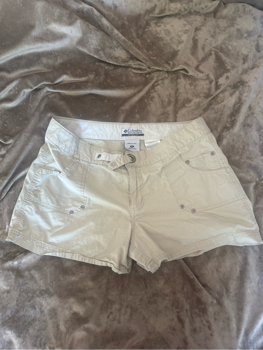 Vintage Columbia "Grizzly Ridge" low-rise Cargo Utility shorts.